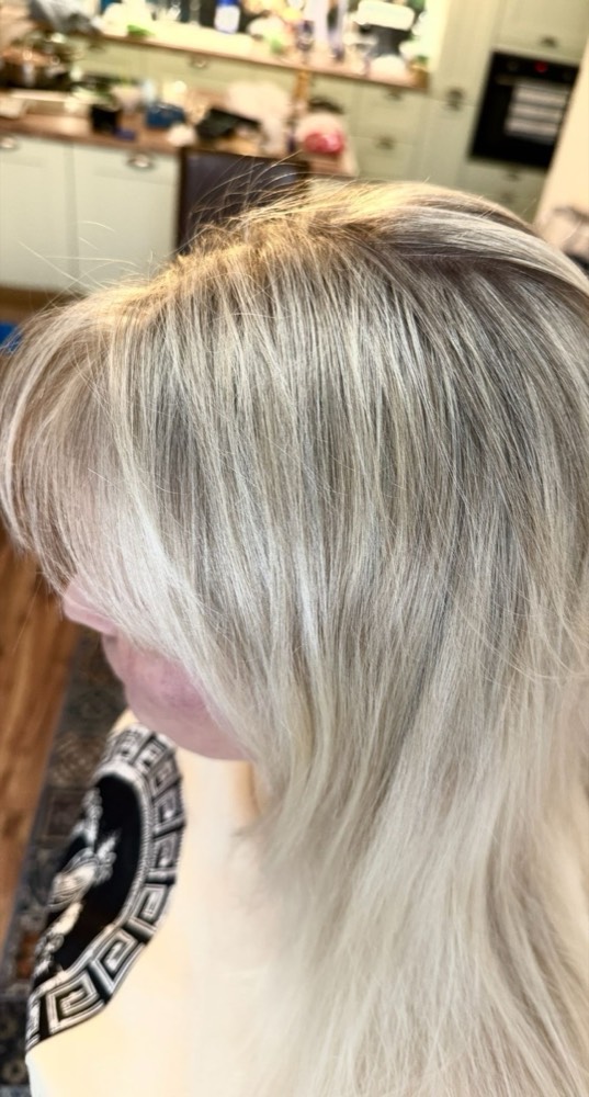 Kinnlanger Bob in Blond – mobile Friseurin Wien